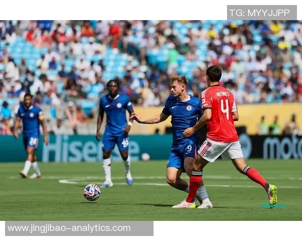 英超激战曼联大胜本菲卡帽子戏法点燃全场激情瞬间回顾