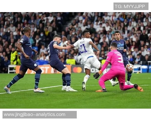 欧联杯激战：里昂与皇马战成平局神扑瞬间引发转会热议